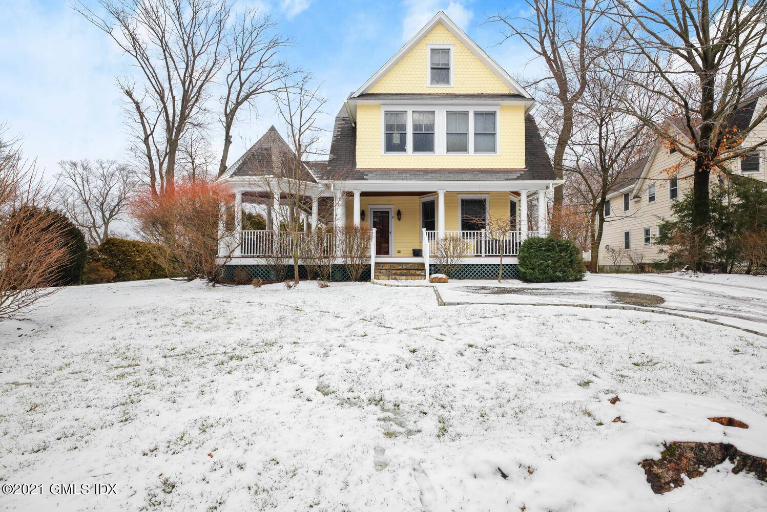 Beautiful Victorian rental near the Old Greenwich village for shopping, restaurants, train, schools in Old Greenwich.