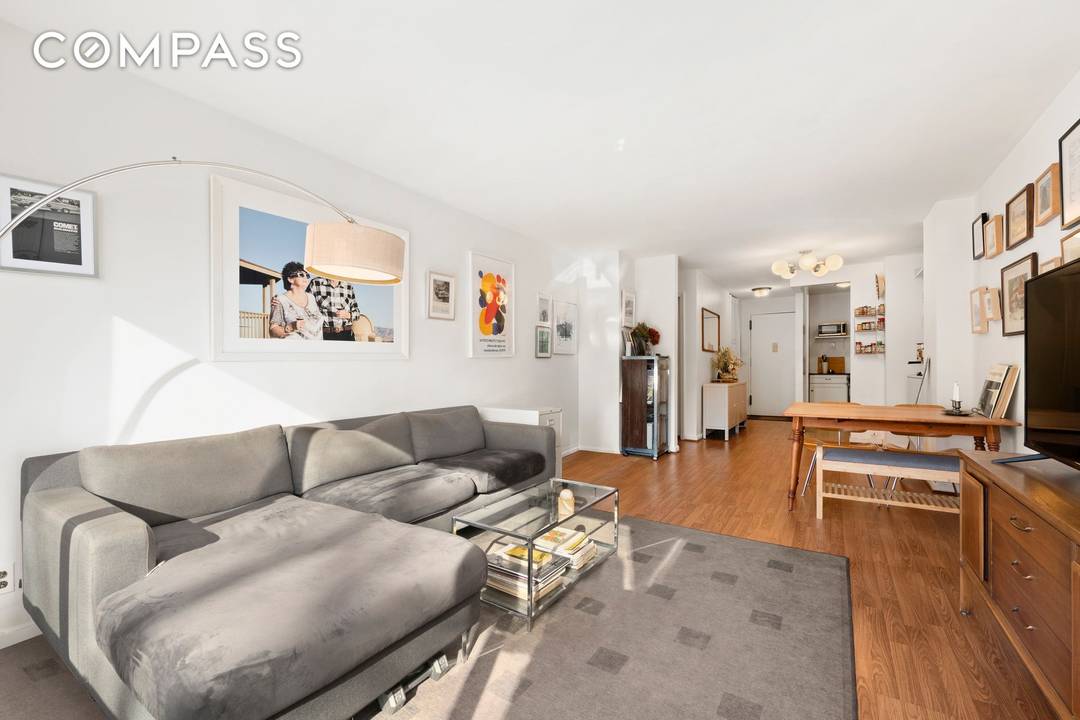 Expansive space, abundant natural light and leafy treetop views await in this beautifully updated one bedroom, one bathroom co op offering an exceptional Clinton Hill location adjacent to the Pratt ...
