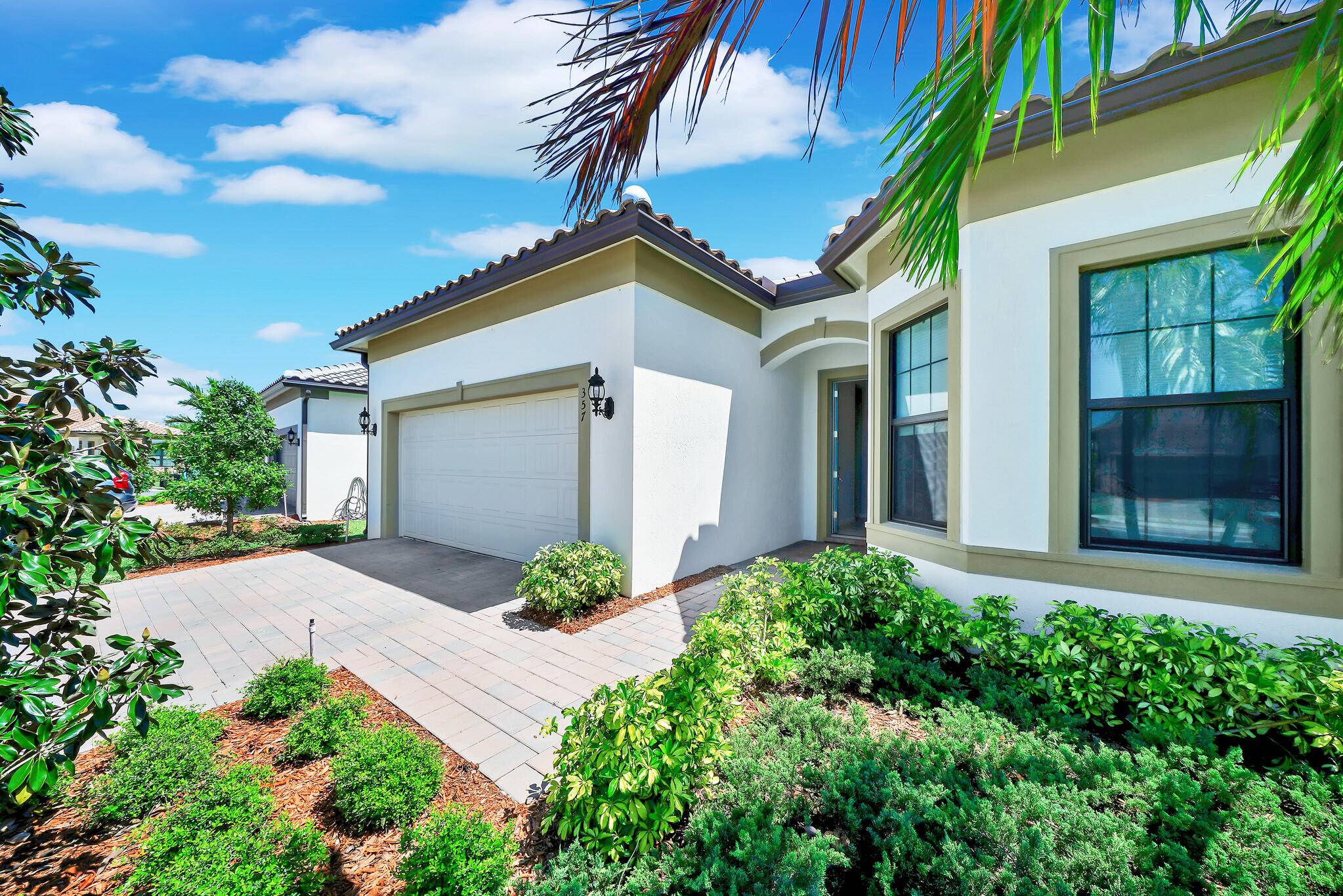 This beautiful 2 2 home has a view of a private preserve right outside the back lanai has barely been lived in.
