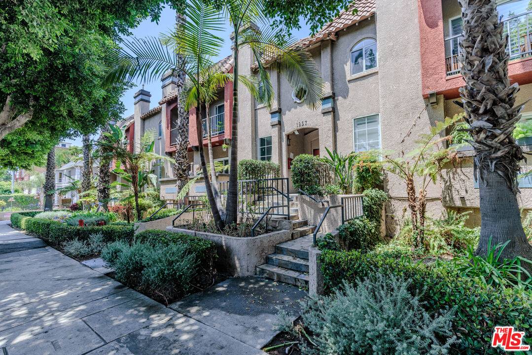 1957  N Bronson Ave 2BR Hollywood Hills East La