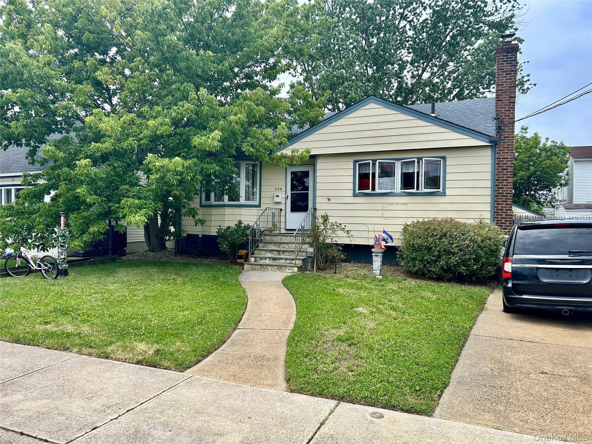 This 4 bedroom, 2 bath, split level single family home, is in the heart of Freeport and is ideal for investors or buyers looking for a renovation project.