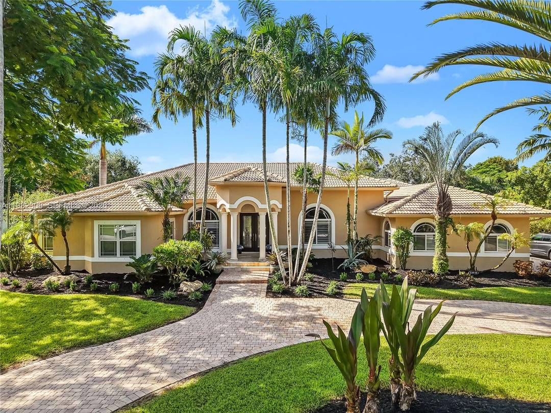 Welcome to this stunning Whispering Pines community of Davie.