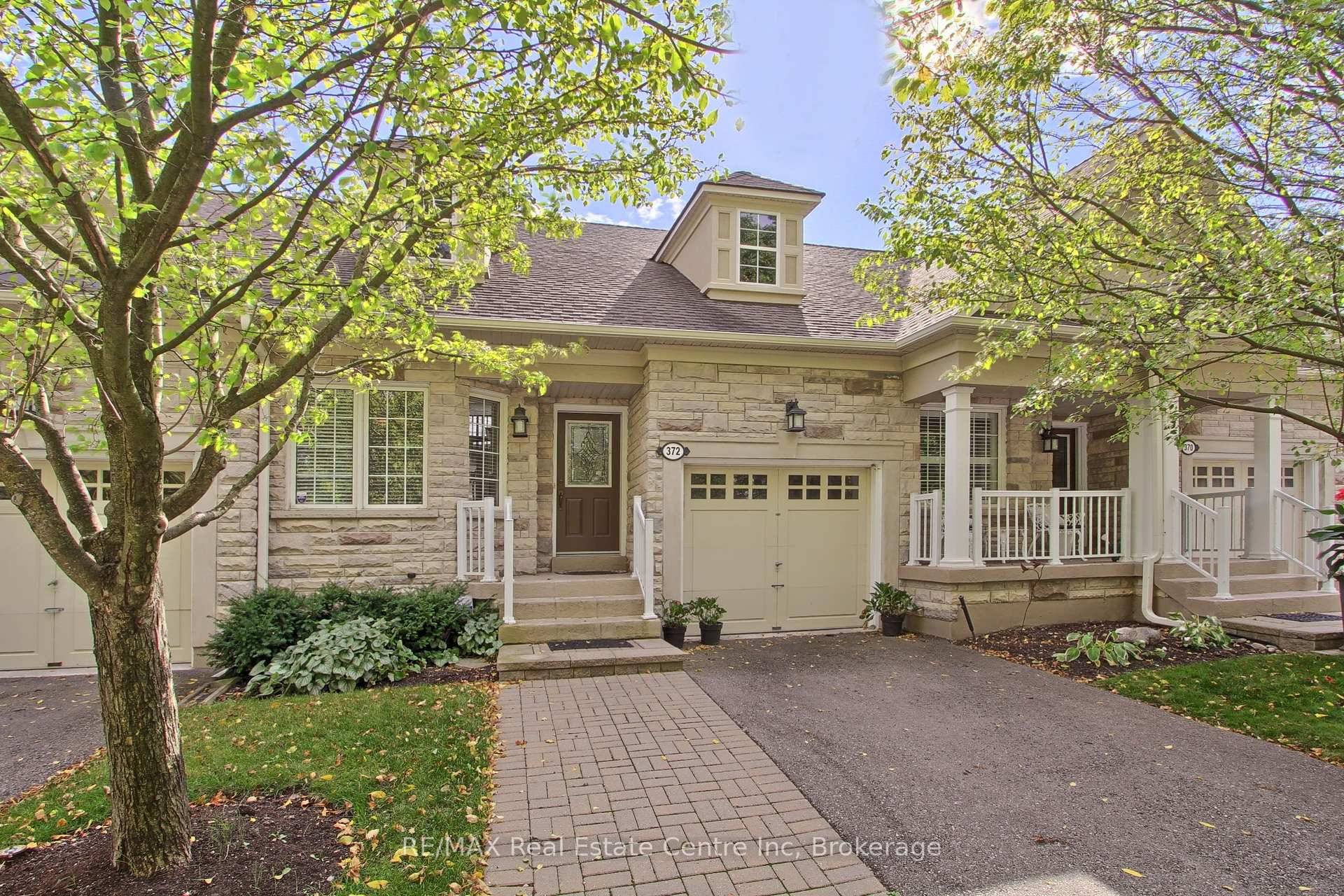 Welcome to life at Barrington on the Park !
