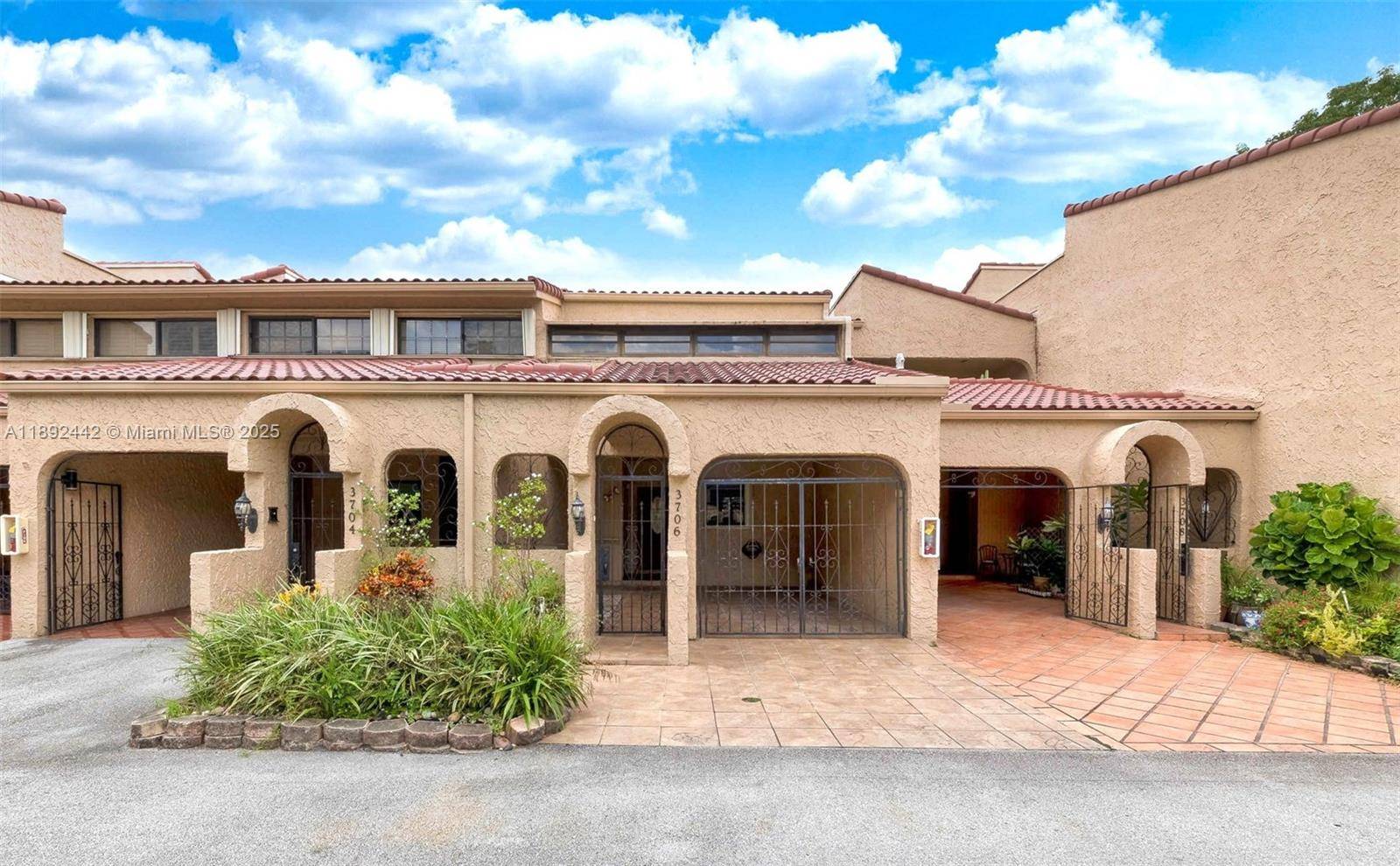 Bright and Spacious 2 Bed Den 2.
