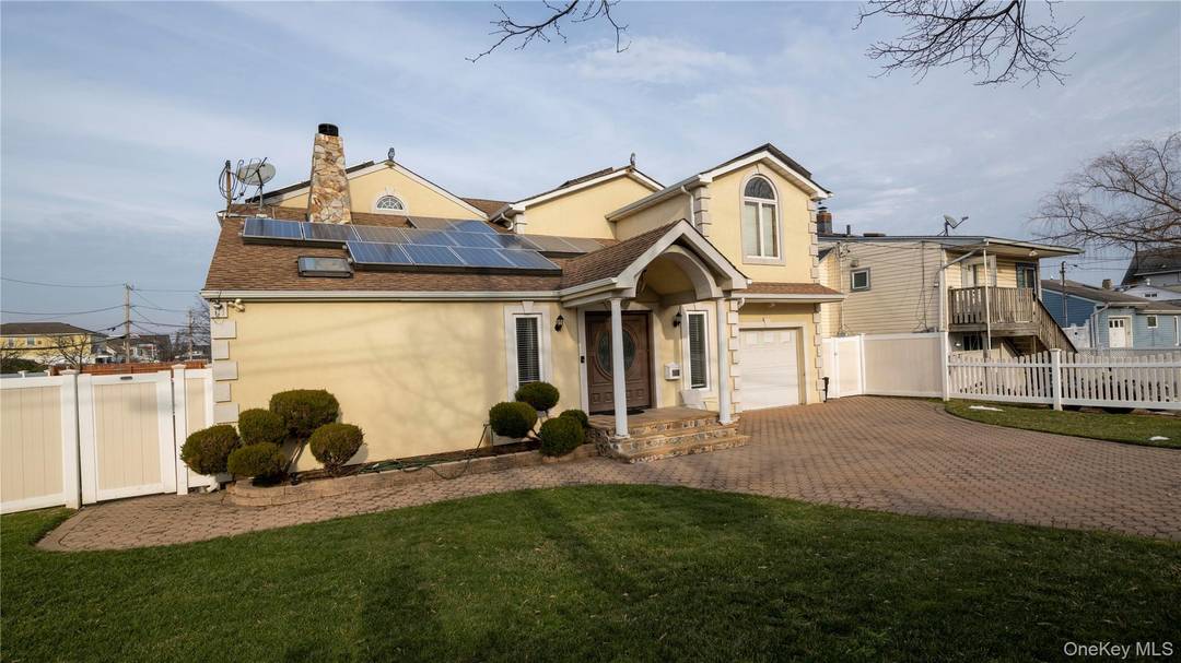 Located on a beautiful quiet street near Bay Park.