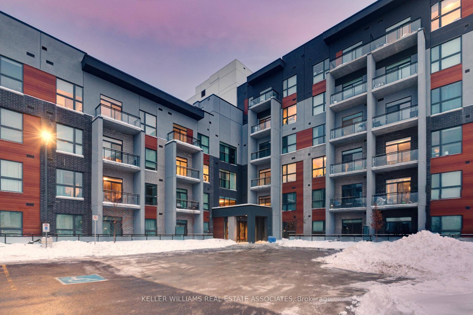 Modern 2 Bed, 2 Bath Condo with Stunning East Views !