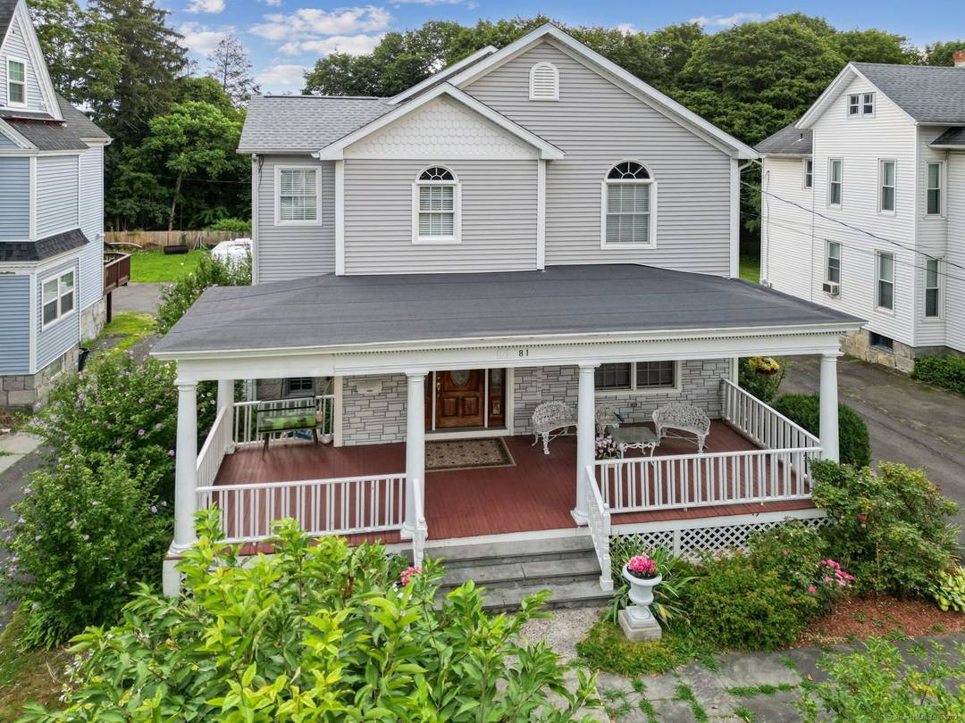 Welcome to 81 Deer Hill Ave, where space abounds elegant living begins !