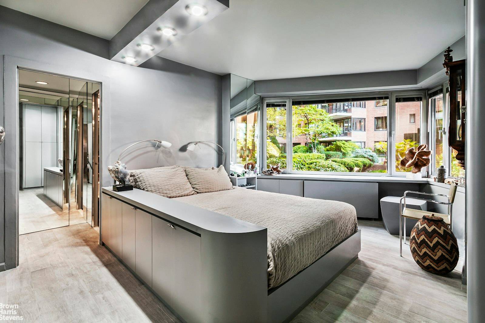 Tranquil garden views. This designer 1bed, 1bath has a renovated kitchen with lacquered white cabinets, Italian porcelain floors, granite counter tops and stainless steel appliances.
