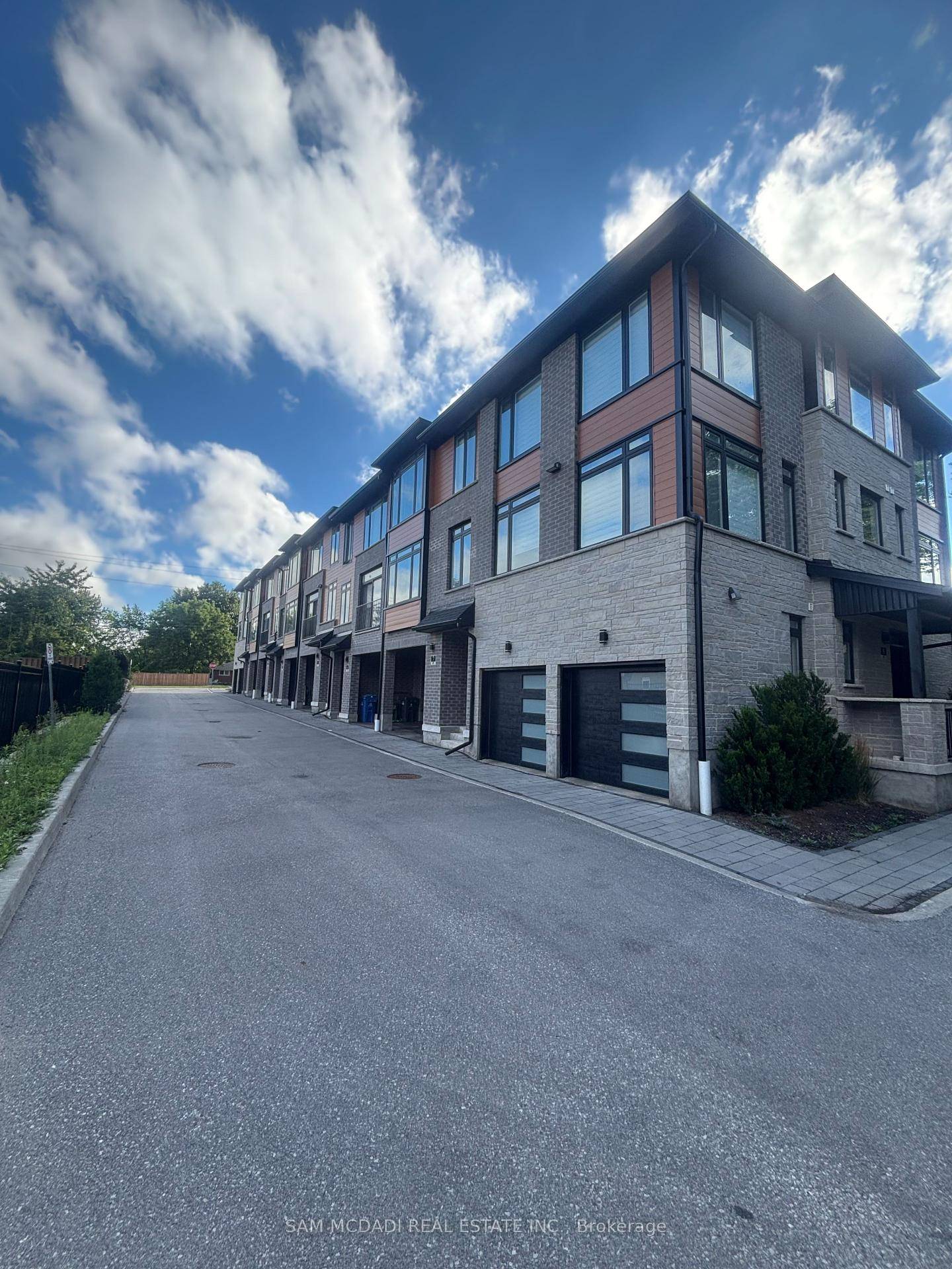 Modern Executive Townhome for Lease Prime Guelph Location !