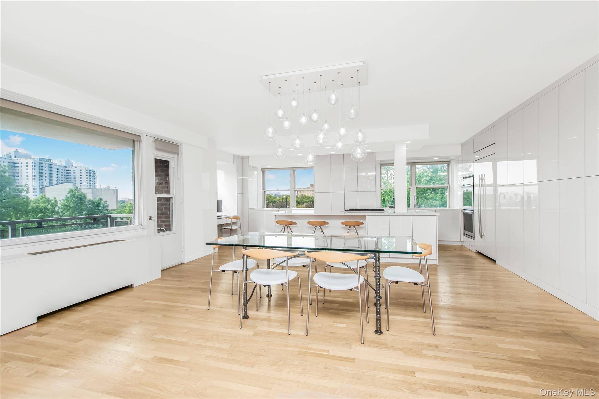 Come discover the crown jewel of Hudson Tower !