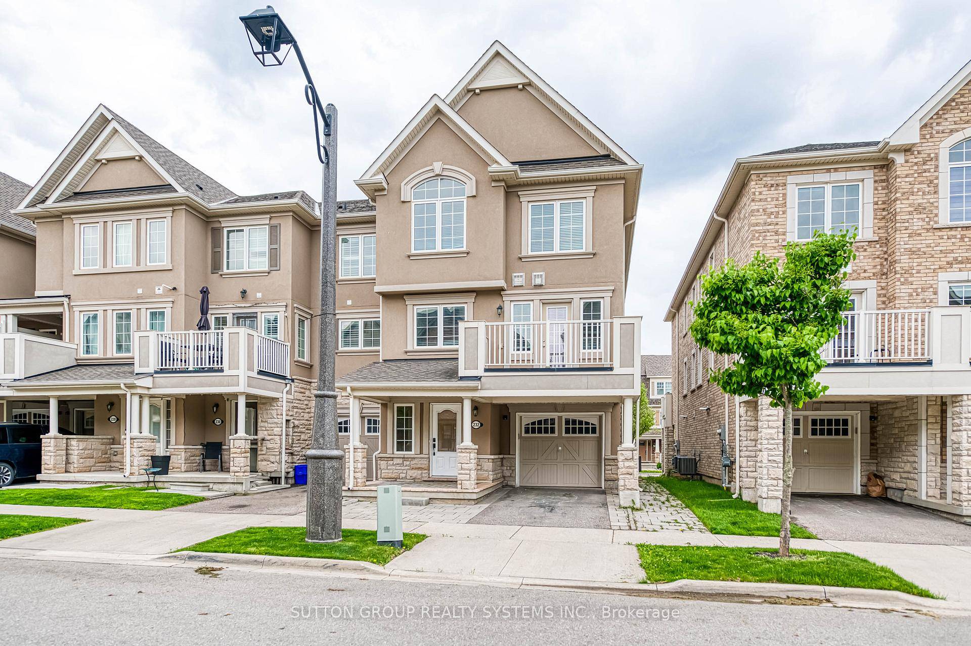 Mattamy Built Executive Freehold Townhome In Oakville's Sought After Preserve Community !