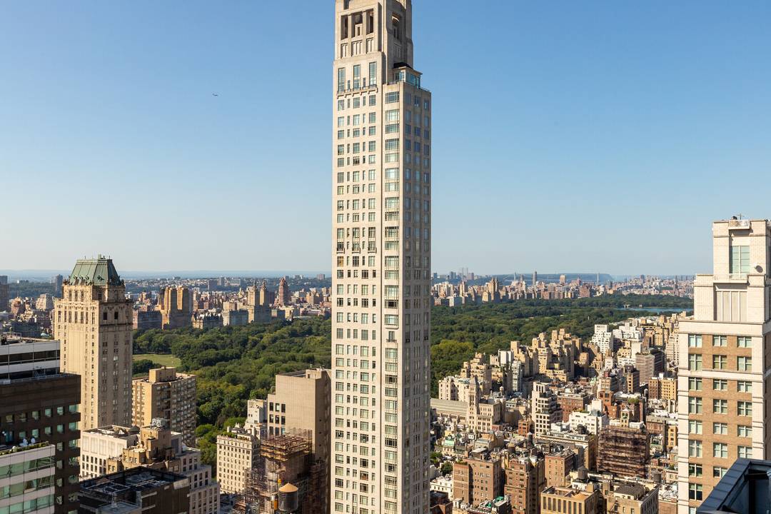 Offered Furnished or Unfurnished Residence 31E at The Galleria Condominium presents a beautifully one bedroom home soaring above Midtown with expansive city views and exceptional light.