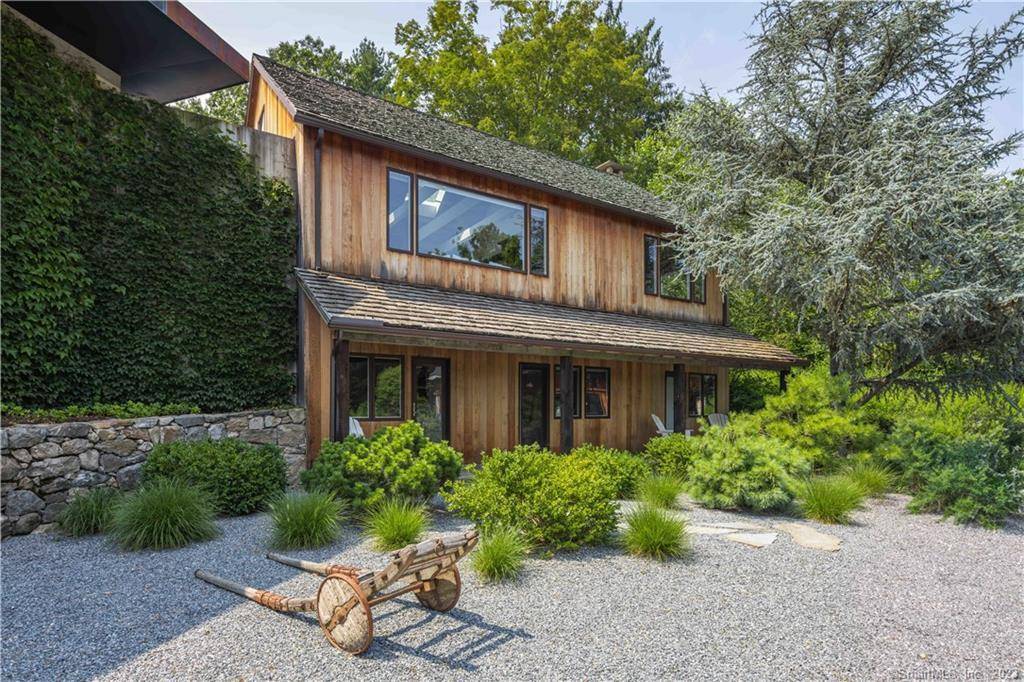 Exquisite 1970 Renovated 3 Bedroom House set on a generous 3.