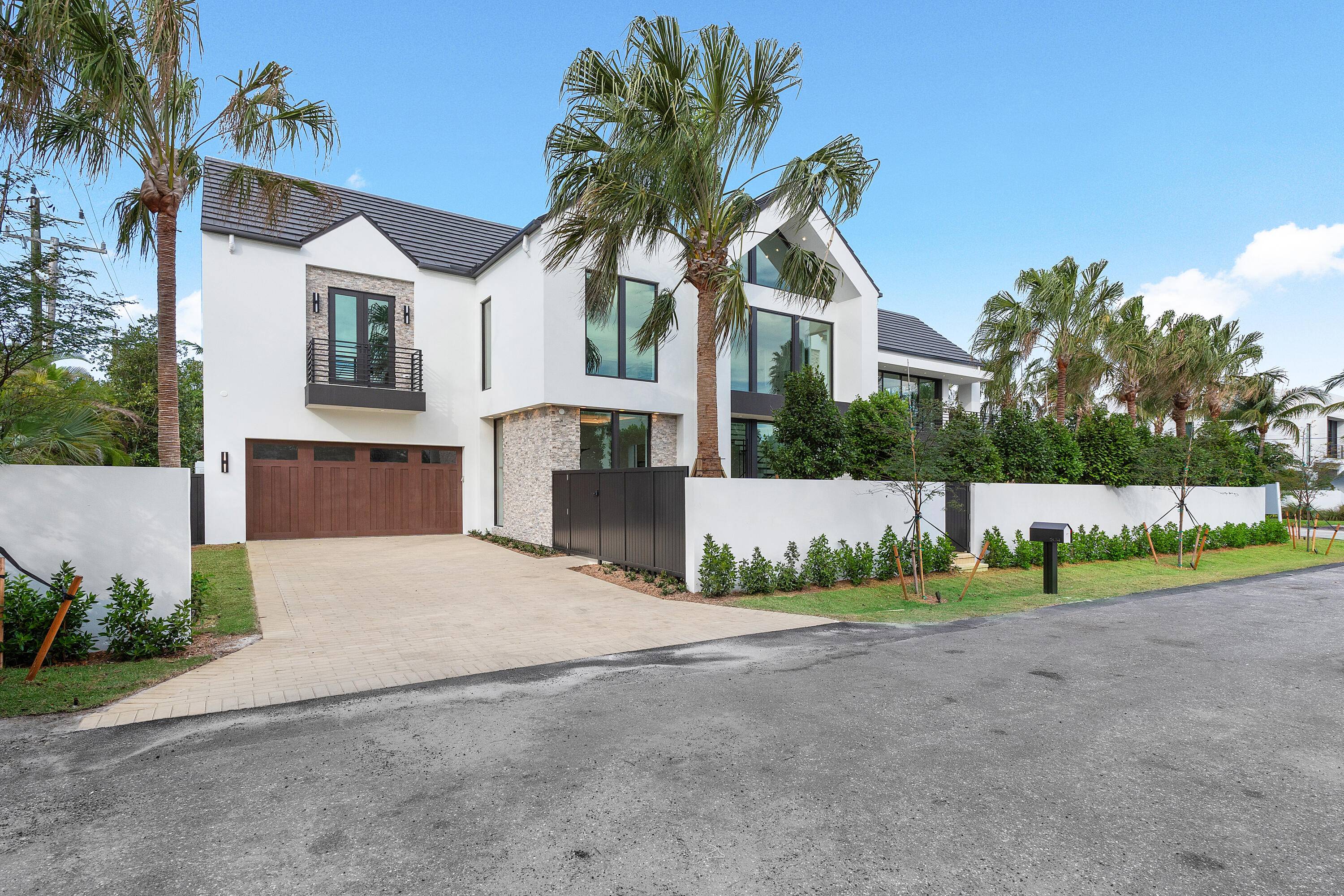 4 Bedrooms, 4 Bathrooms, 2 Half Baths, 4, 077 Living SF 5, 344 Total SF Nestled in the Palm Trail Neighborhood of Delray, just a few blocks from bustling downtown ...