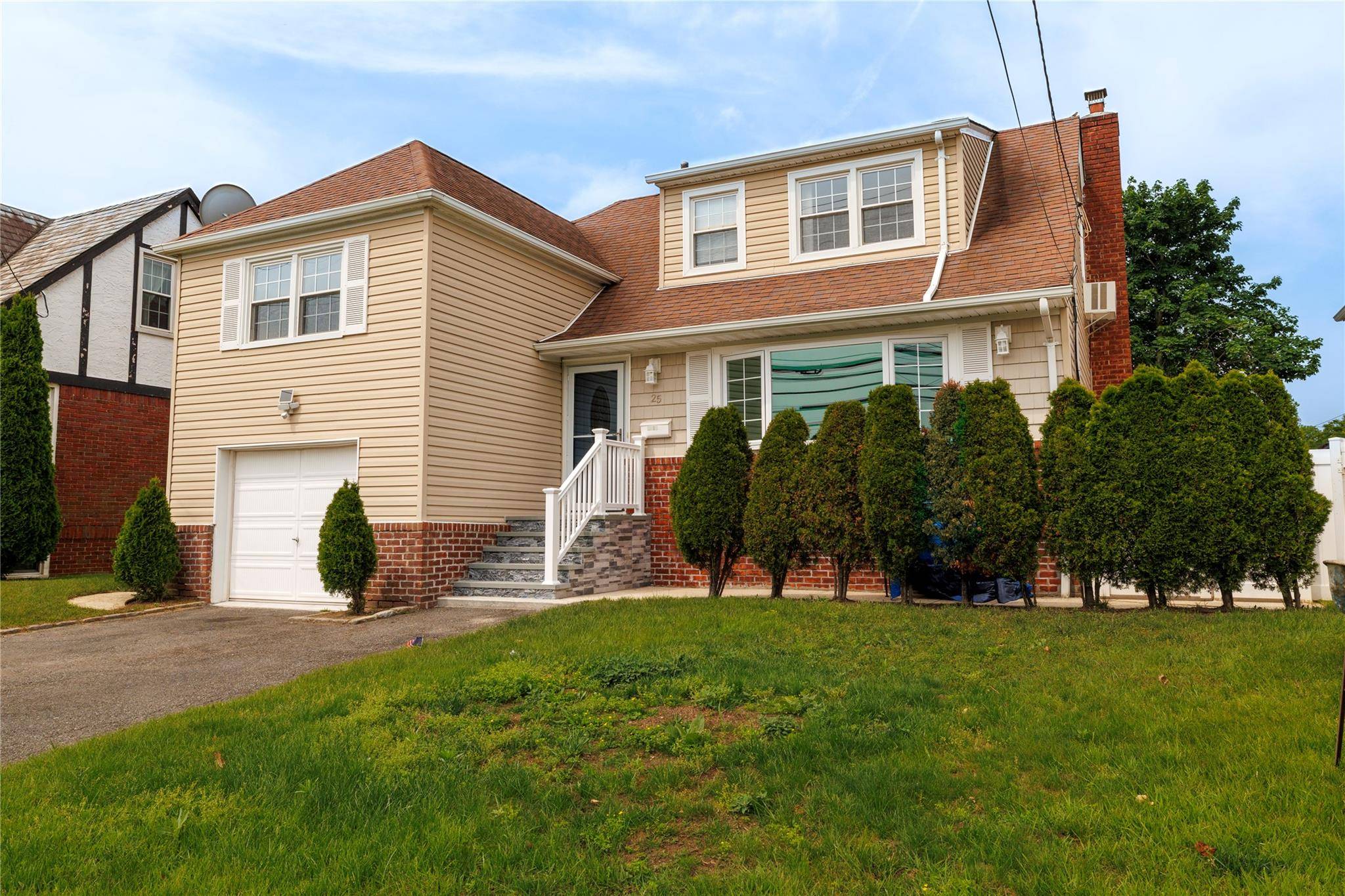 Beautifully Updated Split Level Home with Modern Comforts Welcome to this stylish and move in ready split level home featuring 3 spacious bedrooms and 2 full bathrooms.