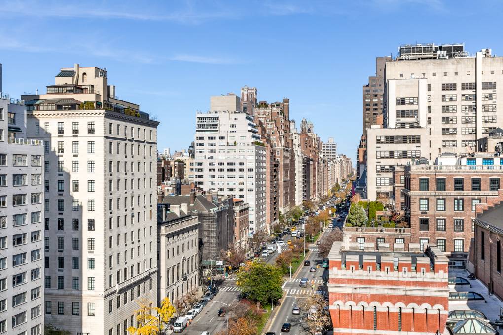 635 Park Masterpiece 11th Floor For the first time in decades a high floor sun flooded 14 room grand residence spanning the entire 11th floor with views from all 4 ...