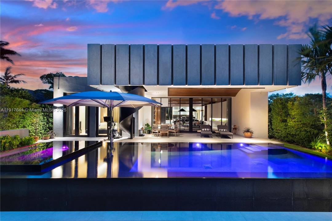 Located within a 24 7 guarded waterfront enclave and less than half a mile from one of Miami s top rated schools, this modern waterfront residence offers direct ocean access ...