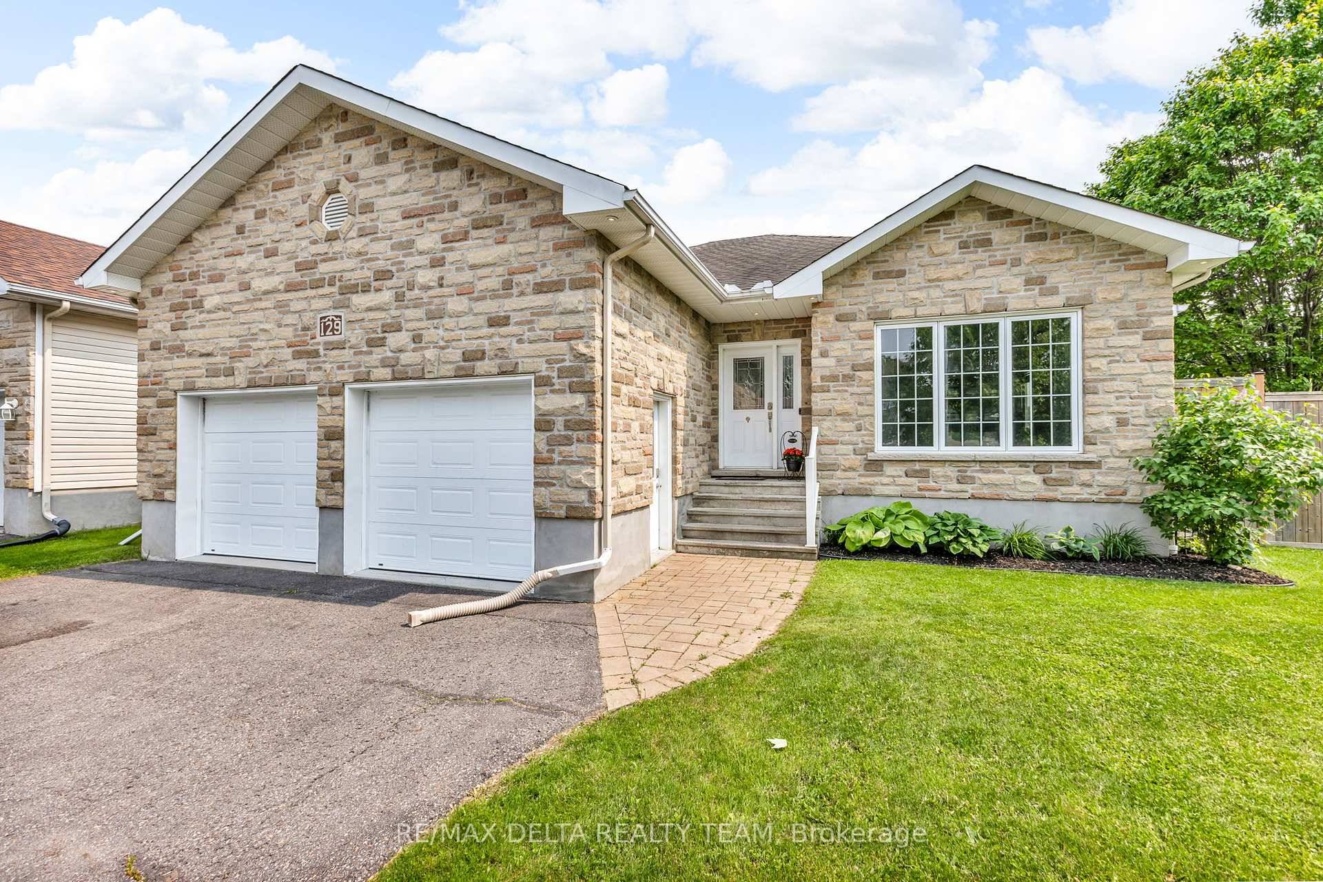 Welcome to 129 Royal Court the former Model Home for Leclair Homes coveted Oceane design, and an ideal setting for young families.
