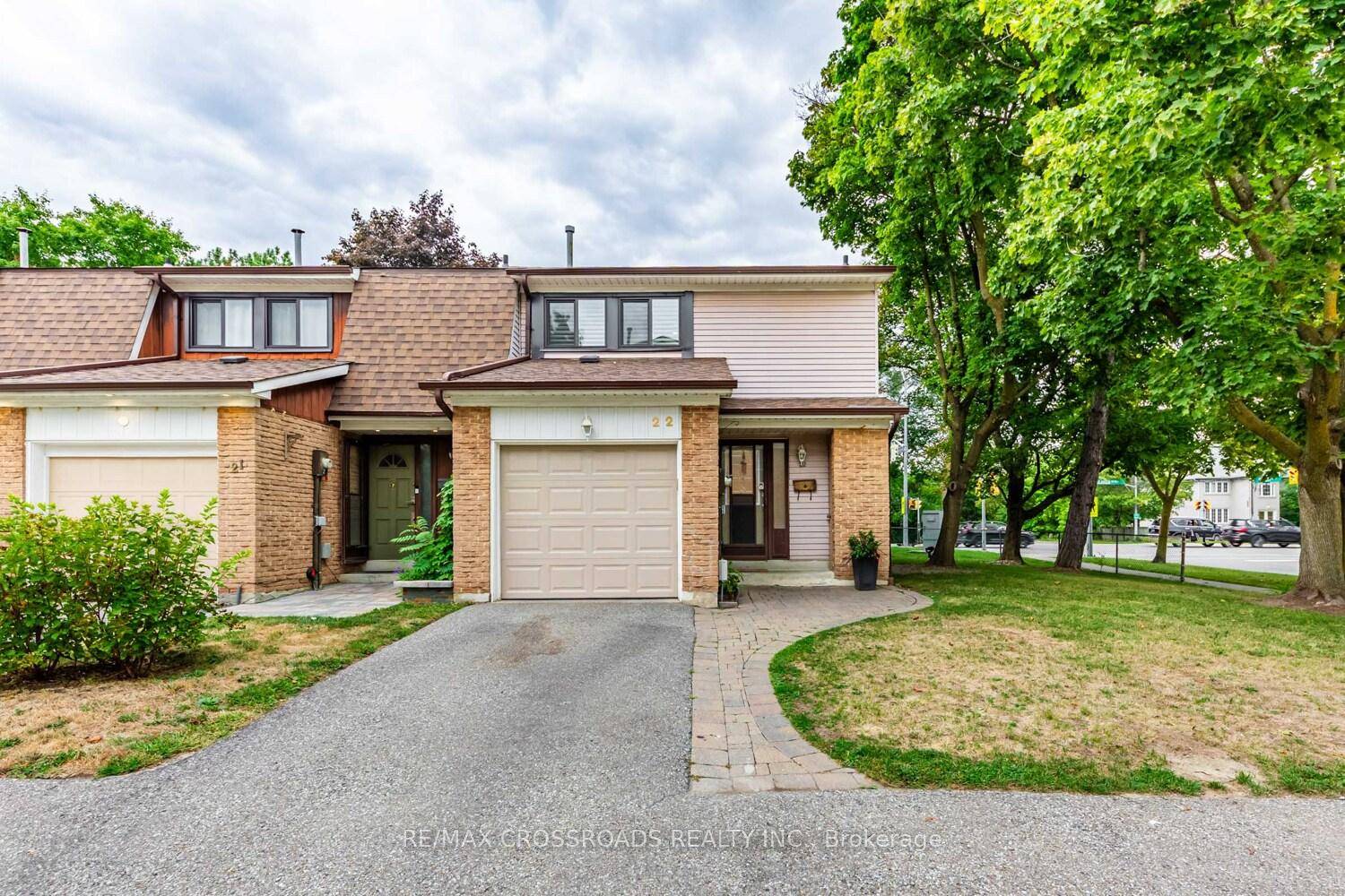 Welcome to 260 Avenue Rd 22, a corner unit Townhouse in a desirable neighborhood, you'll find a friendly community.