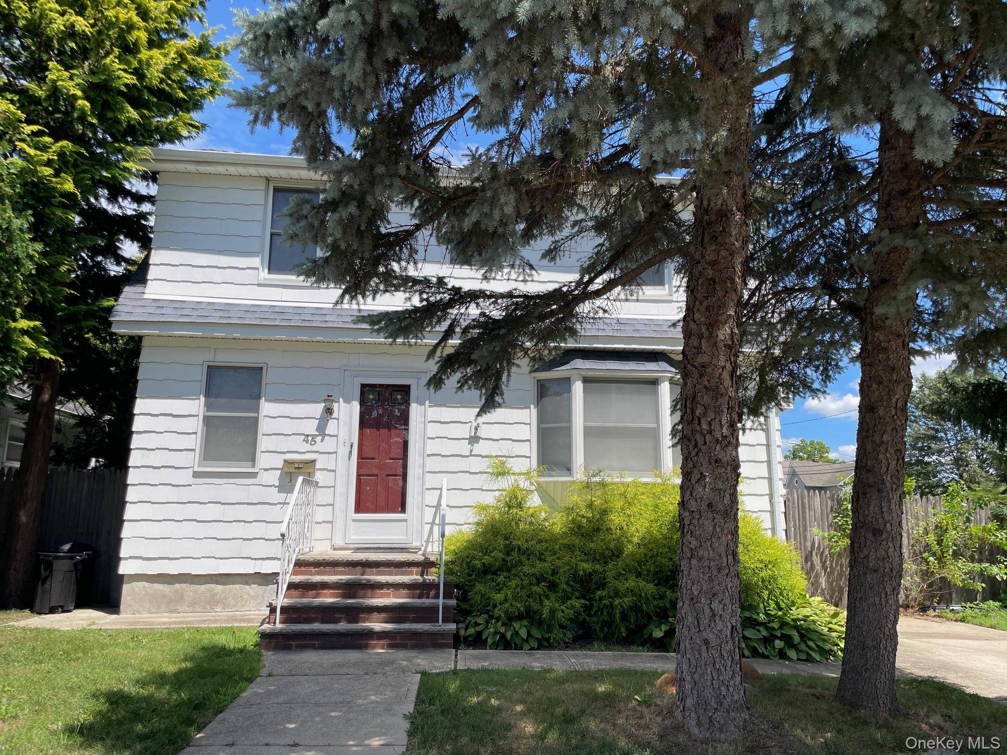 Whole house rental, Colonial cape in the heart of Bethpage.