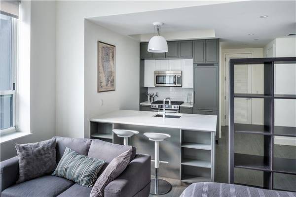 Best Studio line in the building facing SOUTH and high floor with open feel !