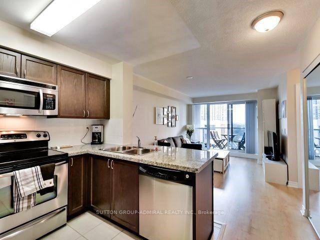 Charming Sun Filled 1 Bedroom Suite In Trendy Islington Village.