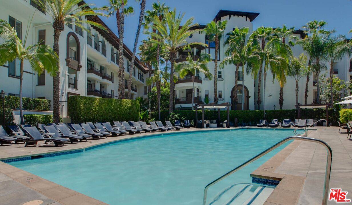 344  S Hauser Blvd 2BR Hancock Park La