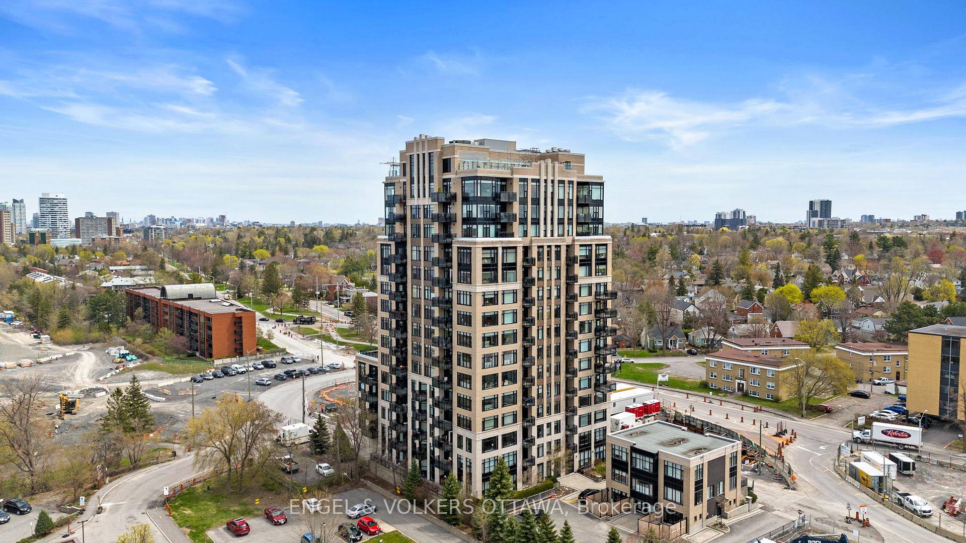 Welcome to The Continental by Charlesfort, a highly sought after building in one of Ottawa's premier locations along the river and steps to transit, pathways, cafe s, and Westboro amenities.