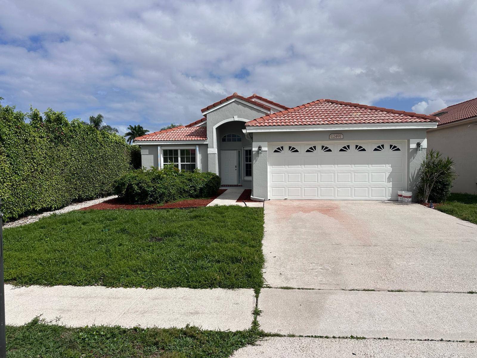 Discover the perfect blend of comfort and convenience in this fully renovated 3 bedroom, 2 bathroom gem nestled in the peaceful Starlight Cove community of Boynton Beach, Florida.
