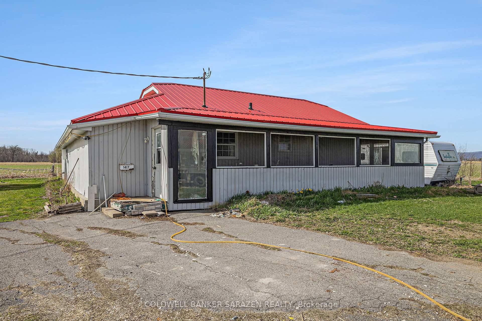 Unique 2 Bedroom Bungalow set on a 1.