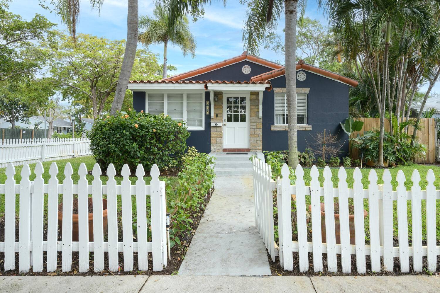 Built in 1949 in Historic Old Northwood in West Palm Beach, this 3 bedroom single family home is TURNKEY furnished with fenced yard featuring brand new hot tub, BBQ, outdoor ...