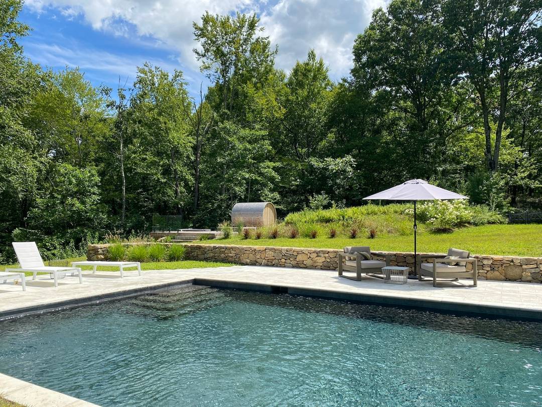 Charming barn style home on 15.