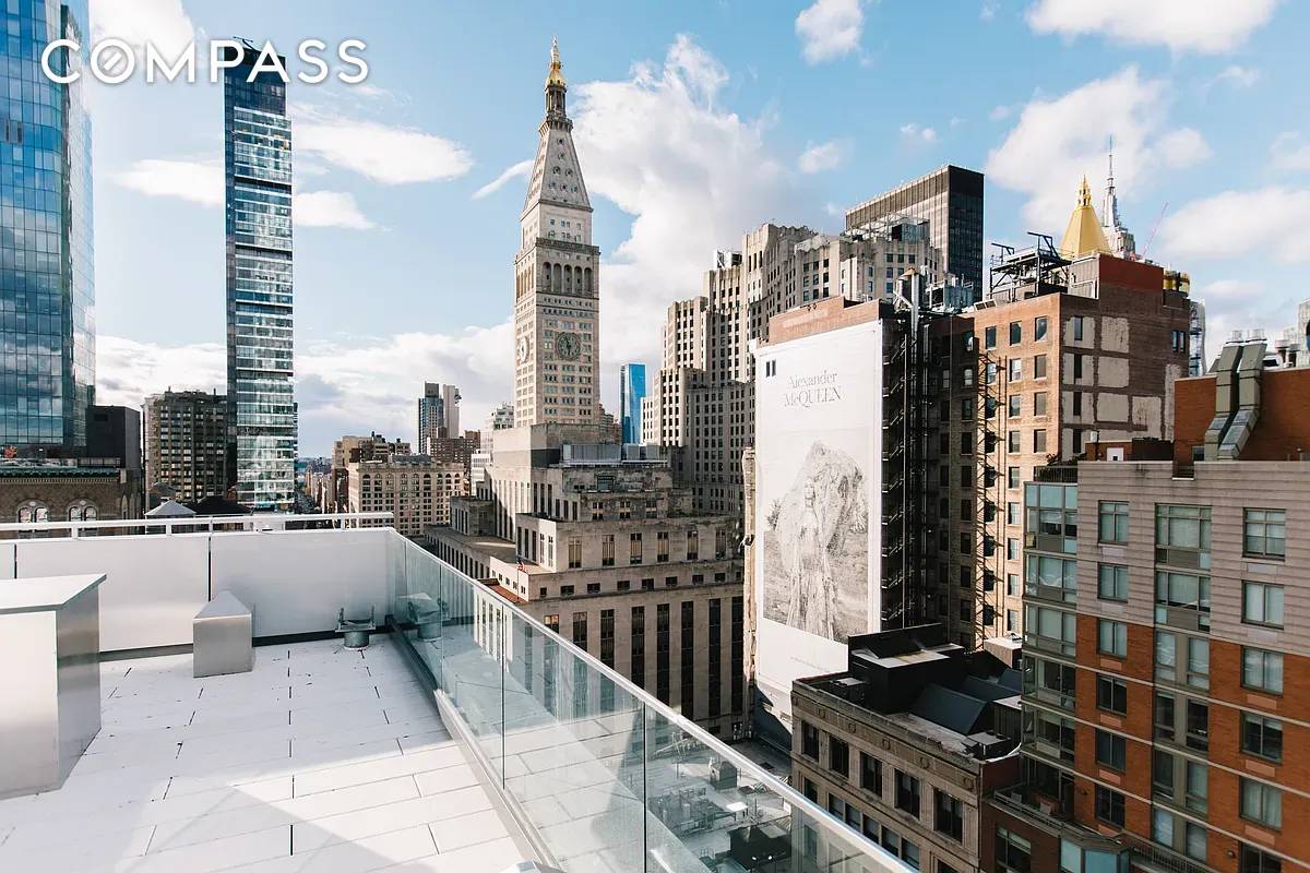 14 FOOT LOFT CEILINGS MEETS LUXURY LIVING BEST DEAL for a ONE BEDROOM with 14 Foot Ceilings !