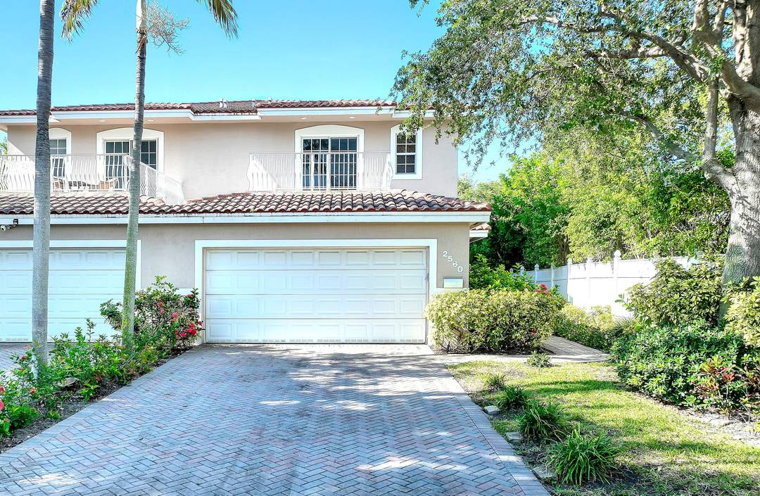 2560 NE 11th Street Townhouse Palm Beach