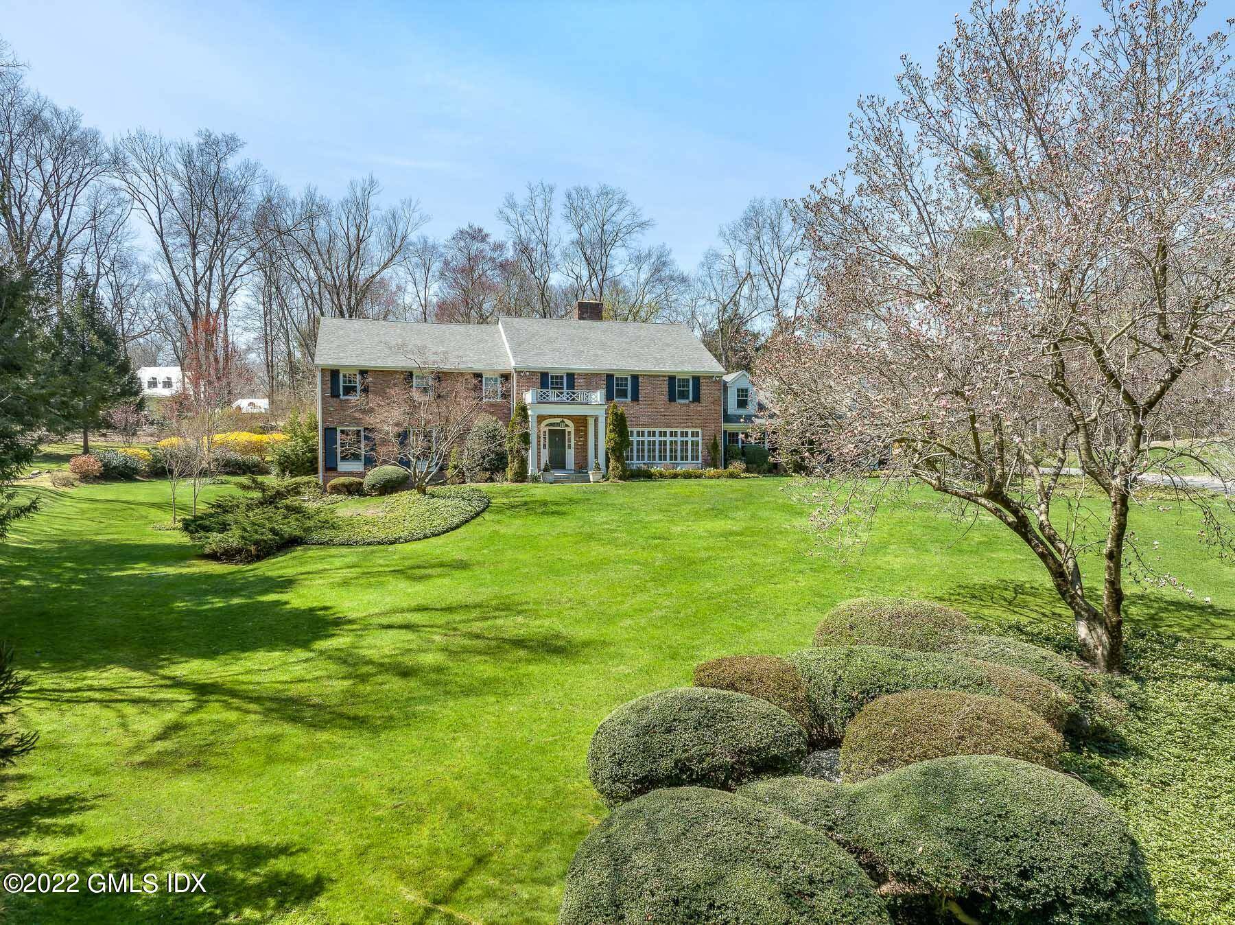 Recently updated, this prime mid country property comprises 6 bedrooms and 6 full baths.