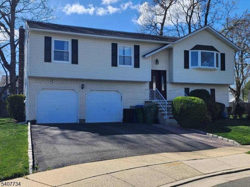 Beautifully upgraded to modern look in cozy setting, a Bilevel One Family home in most convenient location of the Edison Township.