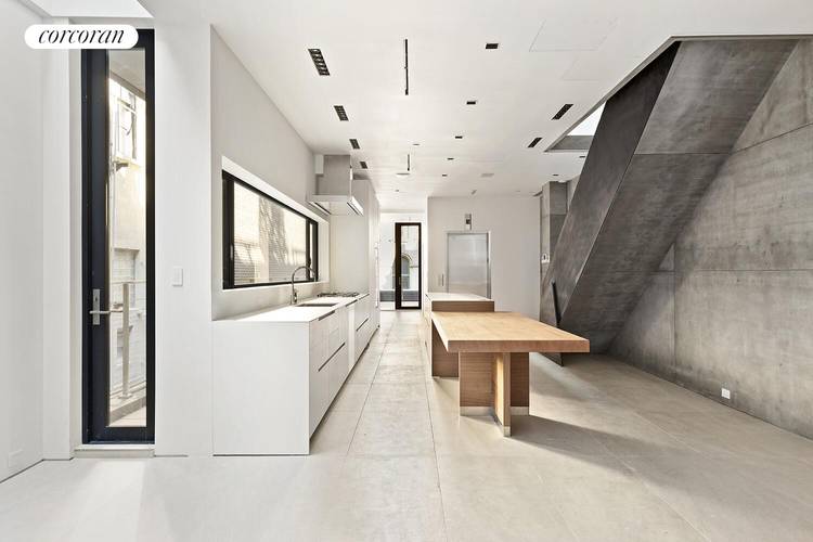 TRIBECA PENTHOUSE DUPLEX PRIVATE OUTDOOR SPACE Immaculate Renovation amp ; Architectural Design RESIDENCE 1 Primary Sleeping floor 2 Full Baths Duplex Approx.