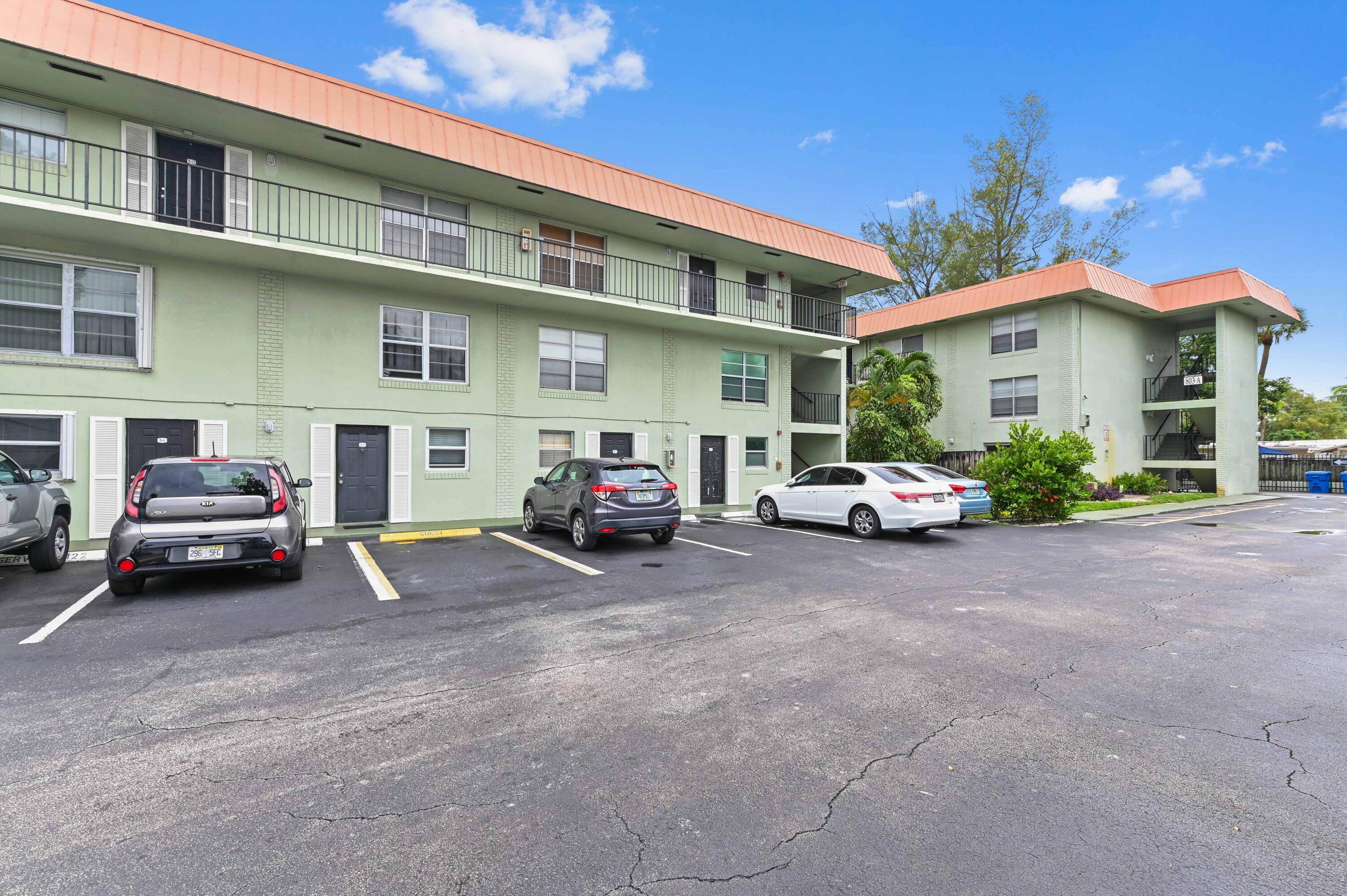Discover your ideal lifestyle in this charming 2 bedroom, 2 story townhome, perfectly situated in the heart of Fort Lauderdale.