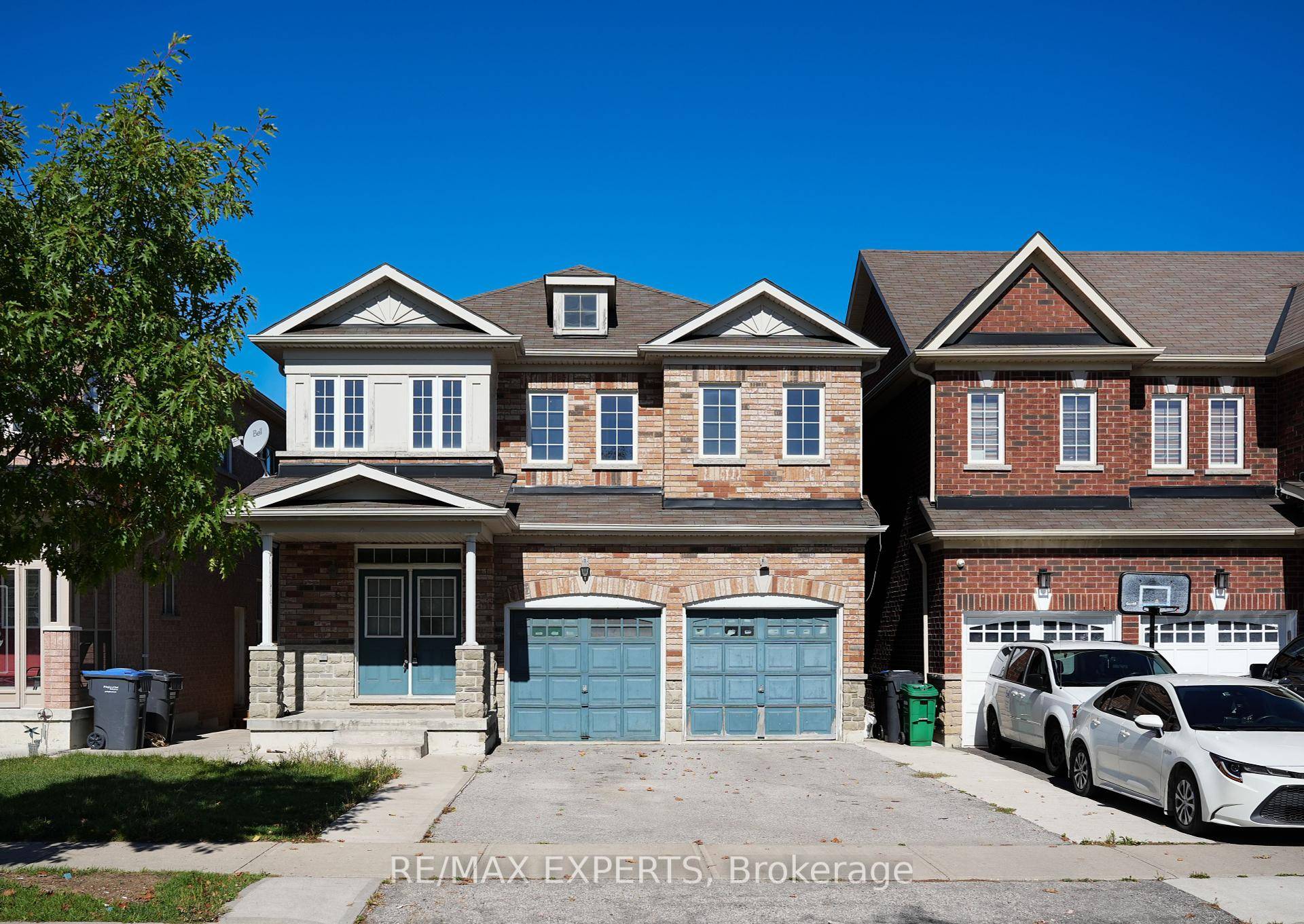 Welcome to this beautiful 4 bedroom, Detached home on a Ravine lot located on a private street.