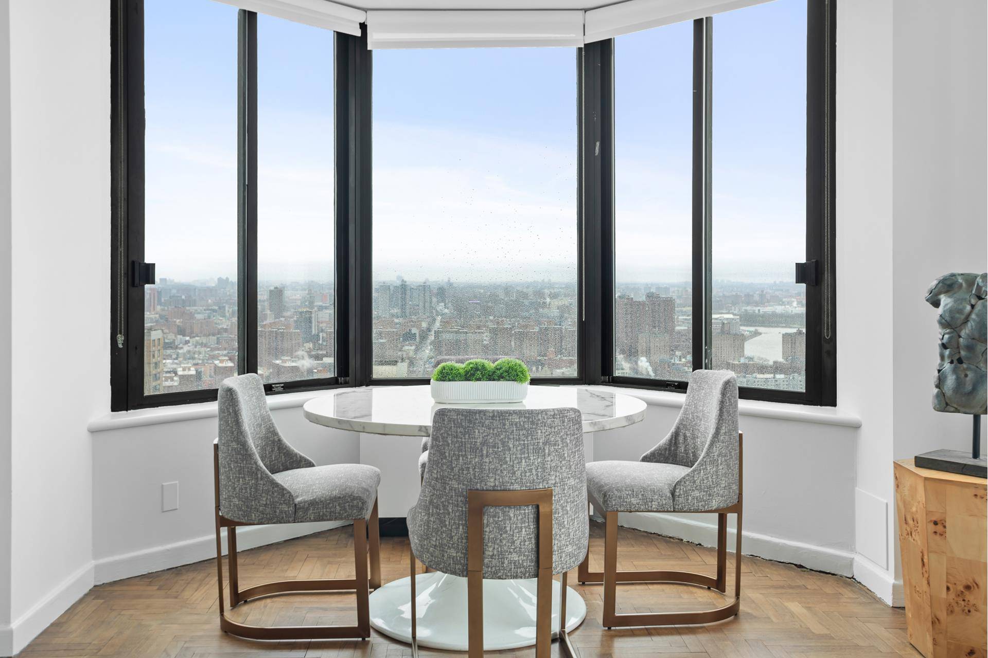 2 Bedroom, 2 Bath Condominium showcasing panoramic city amp ; river views 1200 Move In Fee 500 Move In Deposit Refundable This triple exposure, corner home is basking in bright ...