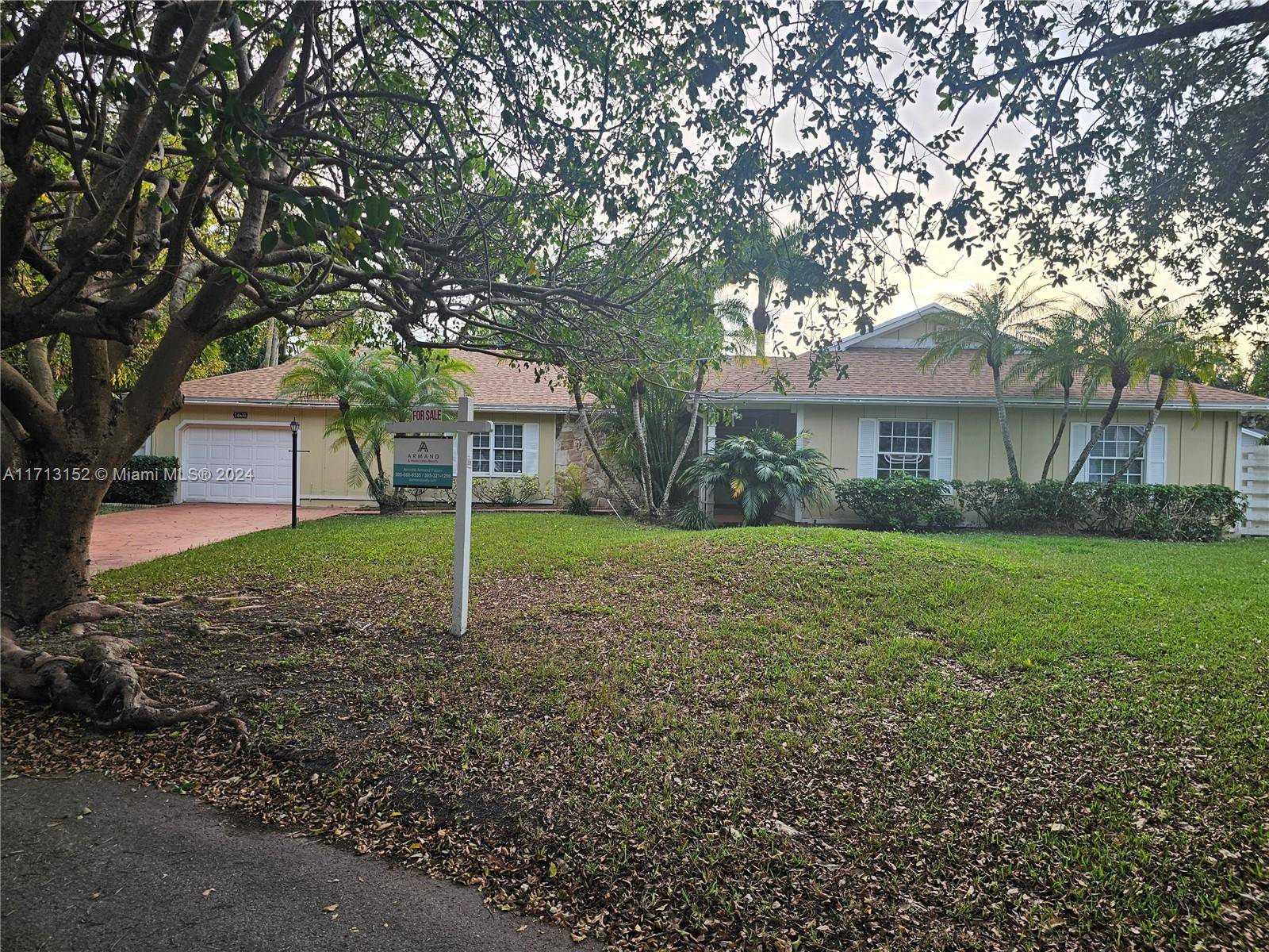 REDUCED FOR QUICK SALE ! Welcome to this stunning 4 bedroom, 3 bathroom home located in Country Walk Estates.