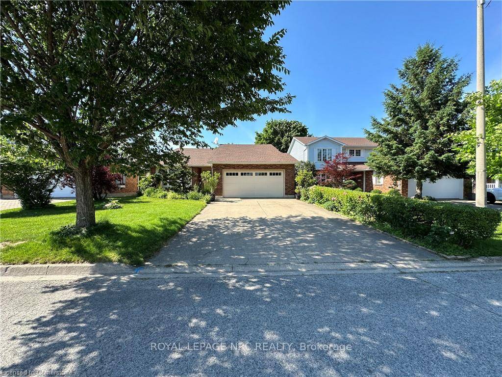 STUNNING 4 LEVEL BACKSPLIT SITUATED ON DEAD END CULDESAC WITH 3 1 BEDS 2 FULL BATHS, DOUBLE CAR GARAGE WITH INSIDE ACCESS, PRIVATE DOUBLE WIDE CONCRETE DRIVE 4 CARS, PRIVATE ...