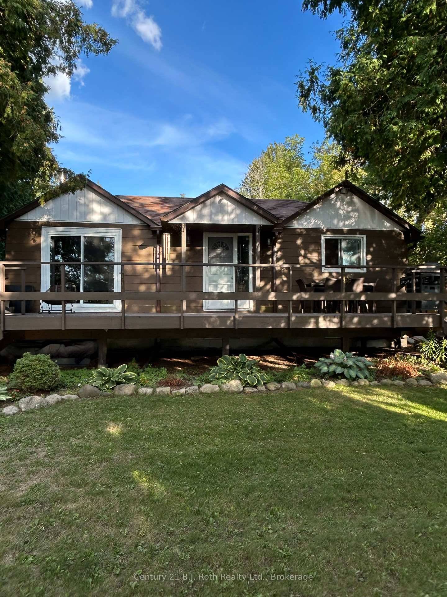 Welcome to 234 Lake Dalrymple Road on highly sought after Lower Lake Dalrymple.