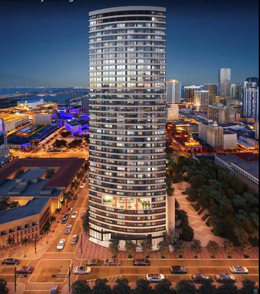 Experience luxury living at District 225, a brand new 37 story tower in the heart of Downtown Miami.