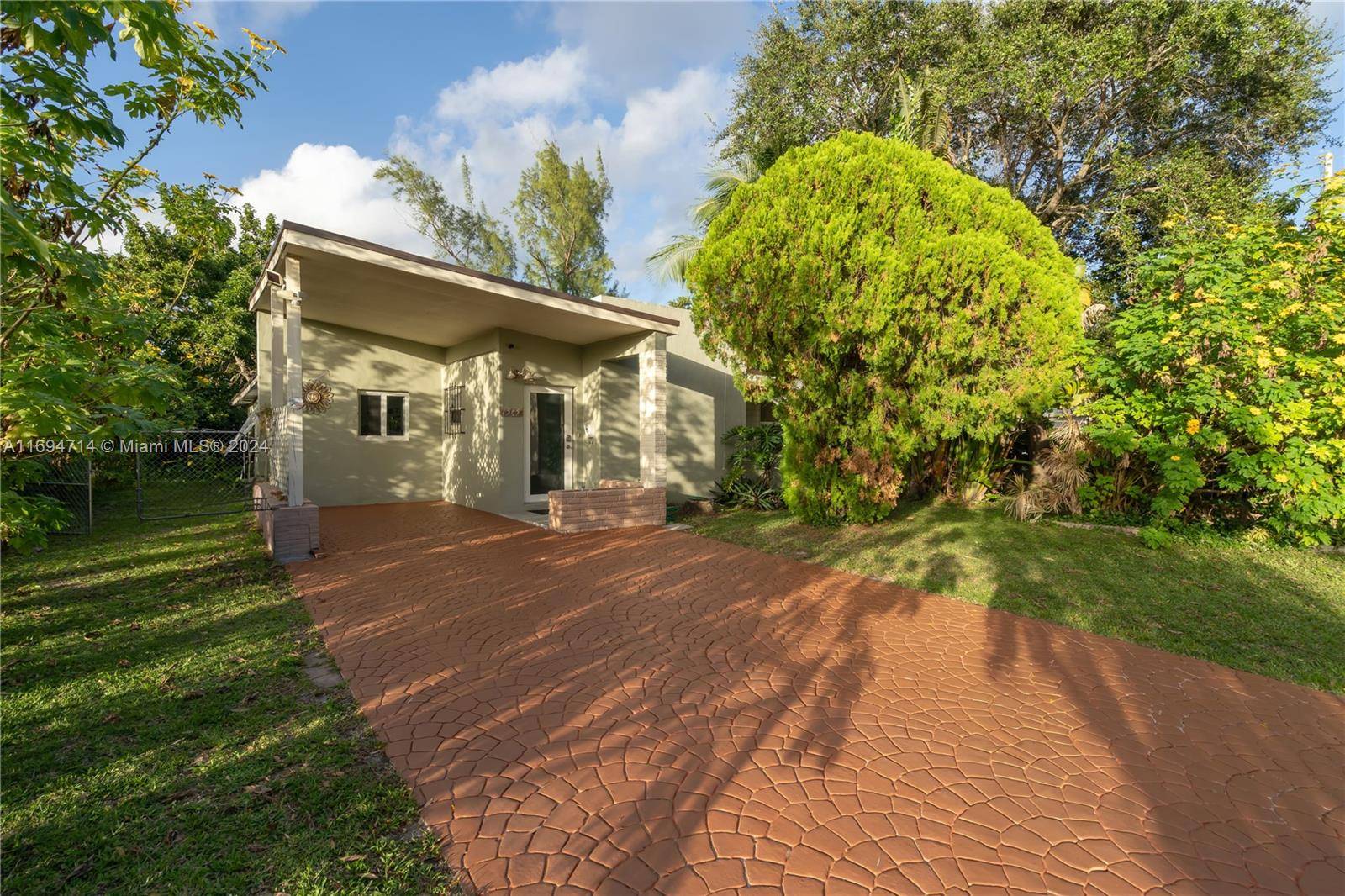 Seller motivated ! Amazing Opportunity in North Miami Beach !