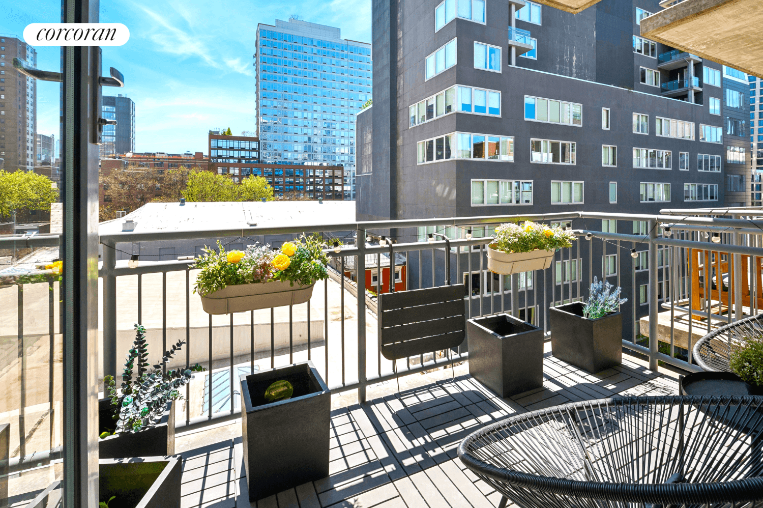 Fantastic Location Full Service Luxury Building WASHER DRYER in Unit PRIVATE OUTDOOR SPACEExperience a great opportunity to reside in one of the most coveted luxury building in the heart of ...