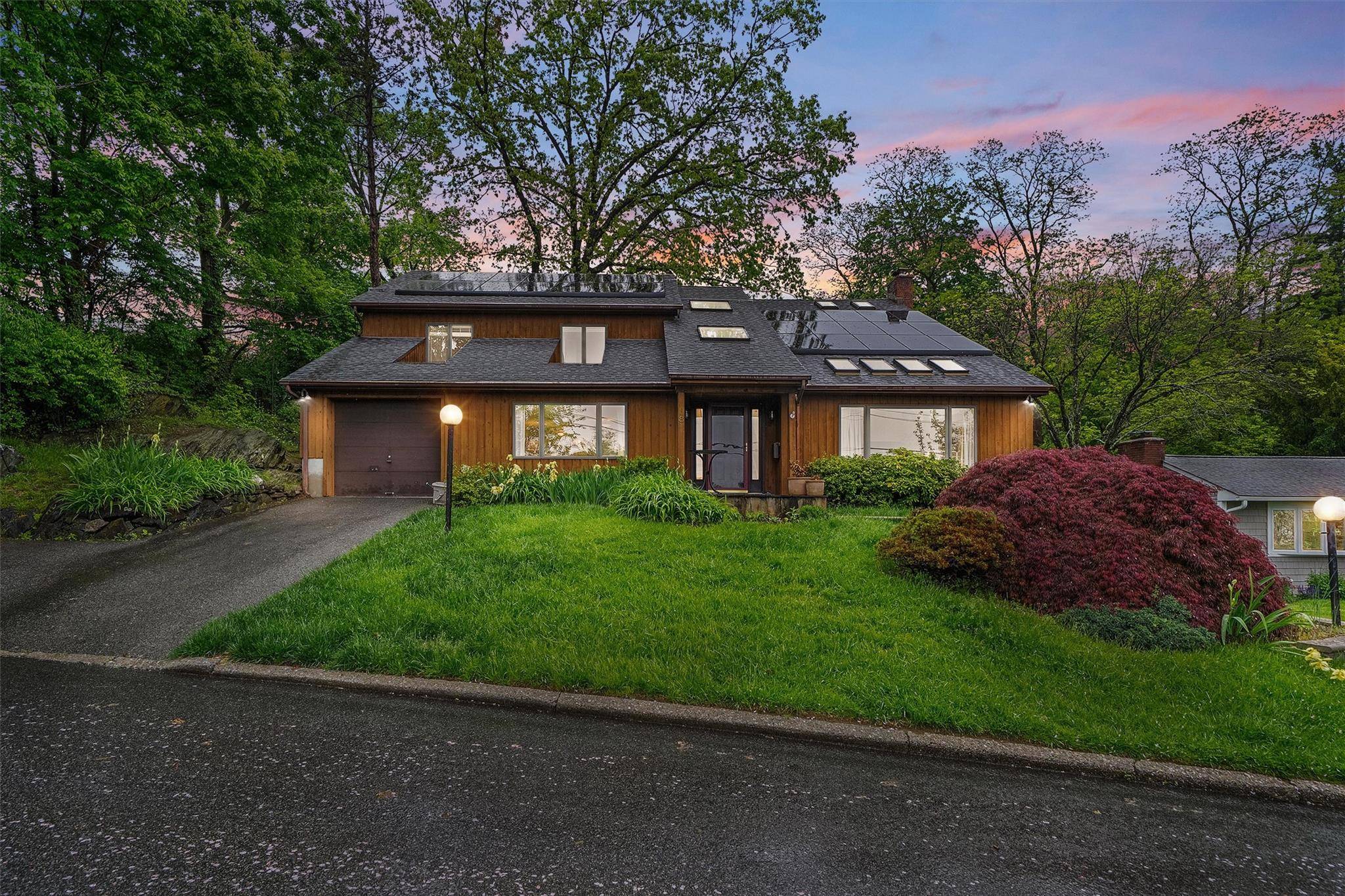 Stylish Contemporary Living with Hudson River Views Perched above the Hudson in charming Croton on Hudson, this 5 bedroom, 4.
