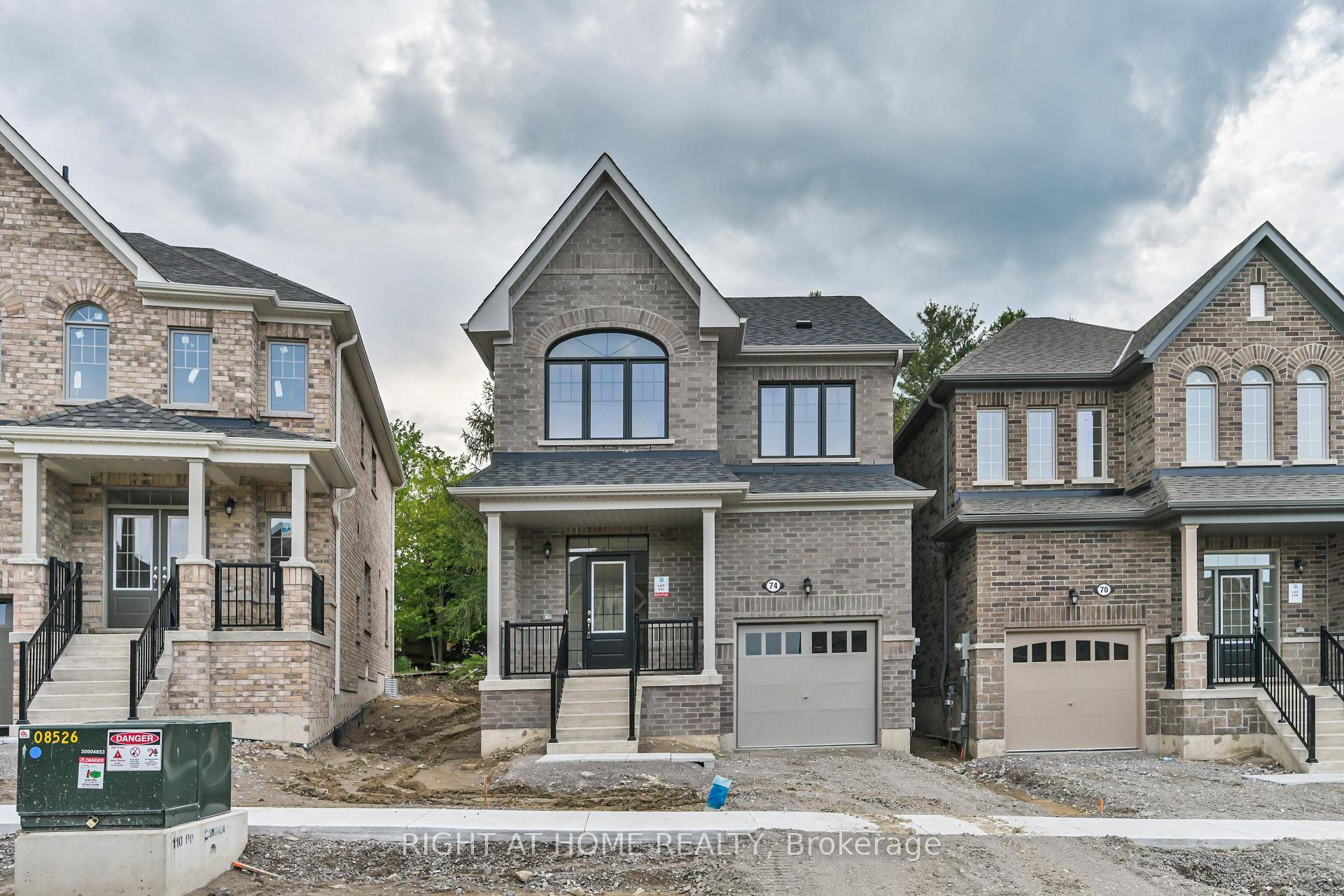 Located at 74 North Garden Blvd, this 1, 886 square foot two storey home backs onto a peaceful ravine with mature trees and natural greenspace.