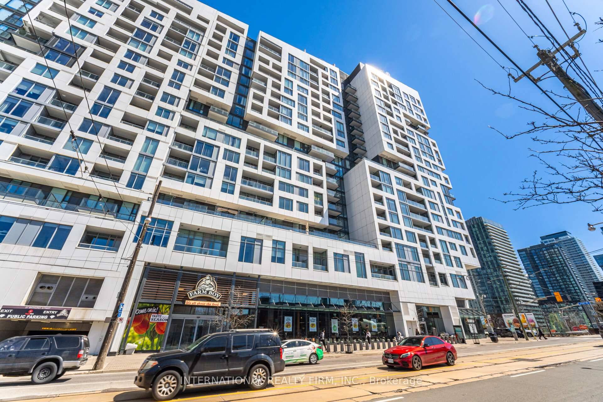 Don't miss this Stylish 2 Bedroom Apartment in an unbeatable location !