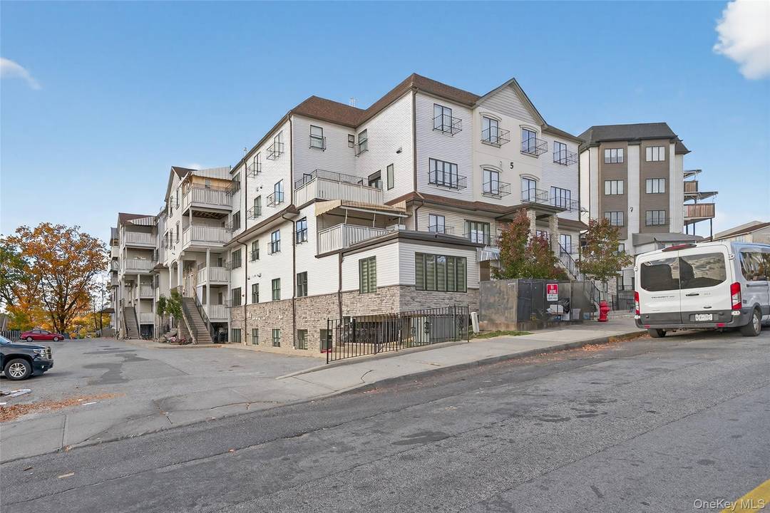 Step into a beautiful, upgraded 8.